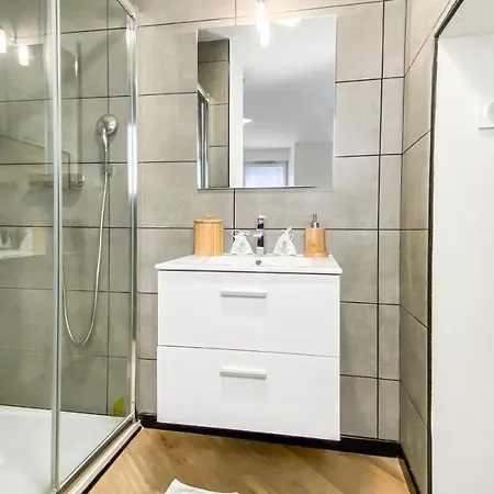 Homey Snow - Proche Gare - Balcon Prive - Wifi Apartment
